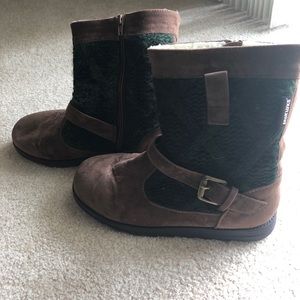 Muk Luks Brown water resistant boots